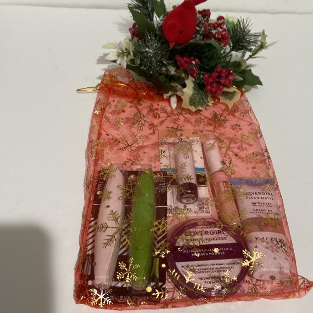 **COVERGIRL * 6 pieces Makeup case